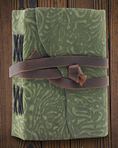 Zöld labirintus, régi stílusú – bőr jegyzetfüzet antikolt lapokkal 12,7 × 8,9 cm
