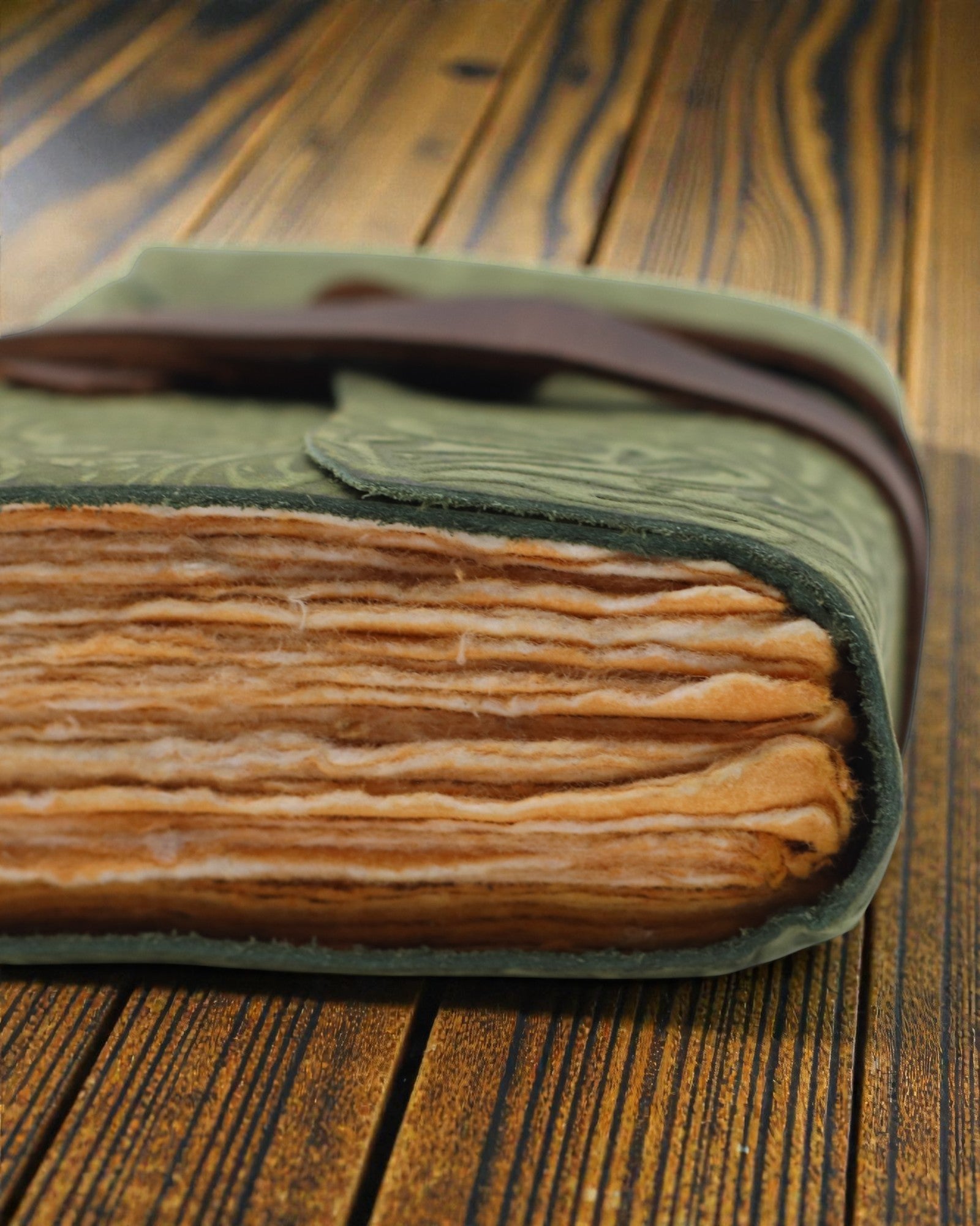 Zöld labirintus, régi stílusú – bőr jegyzetfüzet antikolt lapokkal 12,7 × 8,9 cm