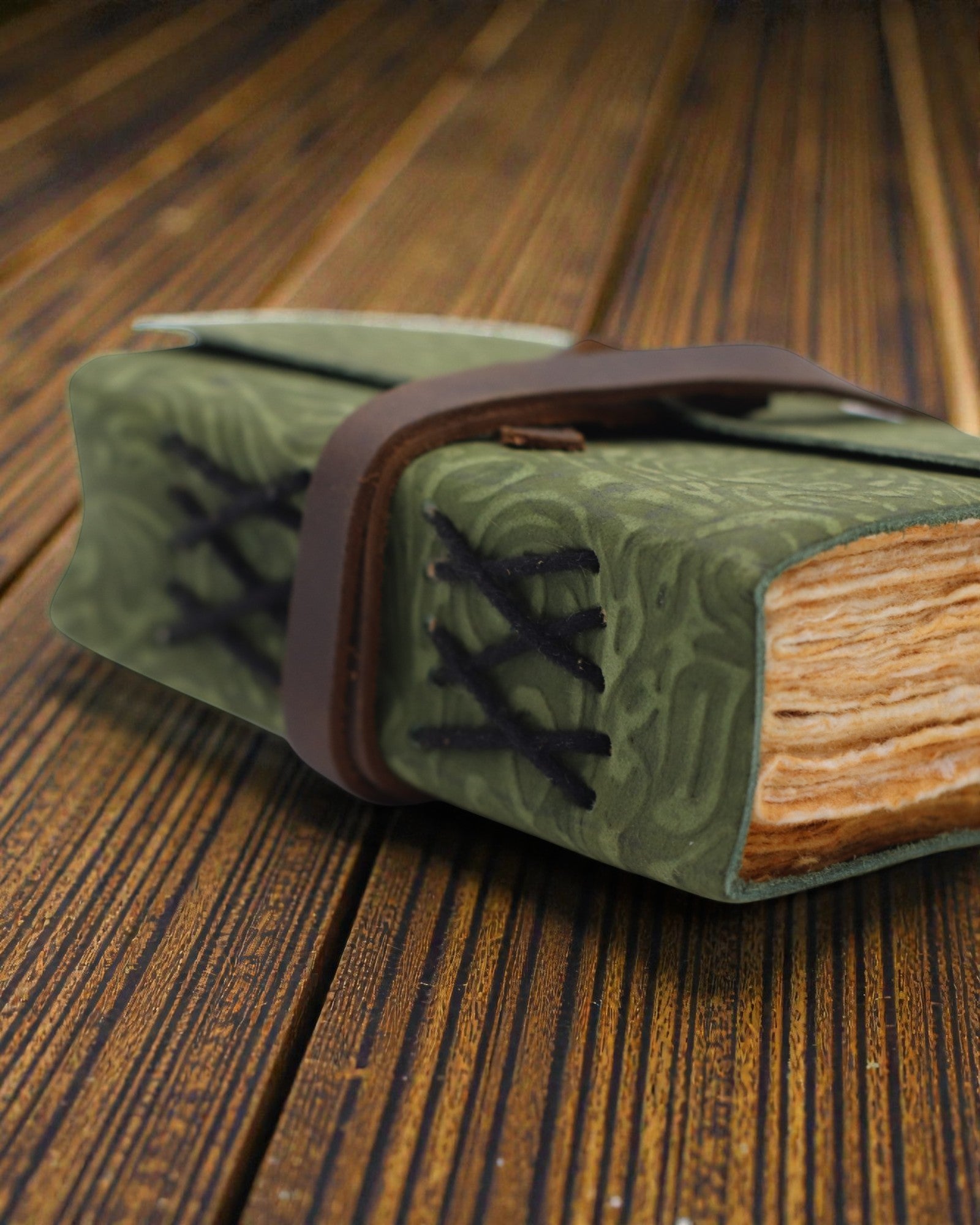 Zöld labirintus, régi stílusú – bőr jegyzetfüzet antikolt lapokkal 12,7 × 8,9 cm