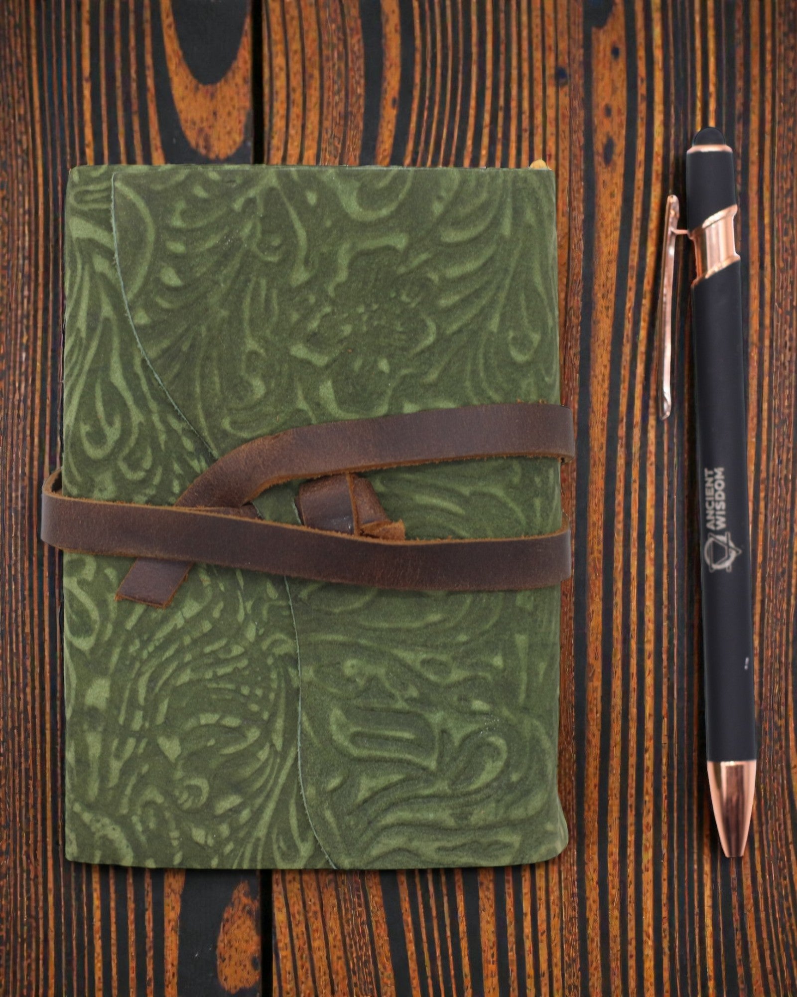 Zöld labirintus, régi stílusú – bőr jegyzetfüzet antikolt lapokkal 12,7 × 8,9 cm