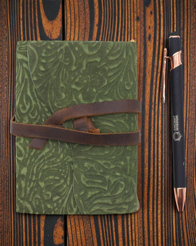 Zöld labirintus, régi stílusú – bőr jegyzetfüzet antikolt lapokkal 12,7 × 8,9 cm