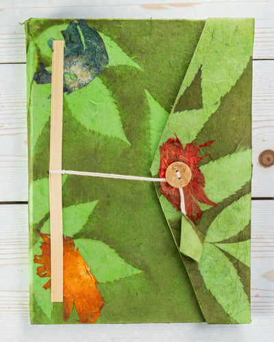 Lokta markáns virágmintás jegyzetfüzet – nagy (21x15cm) – 45 lap – könyvjelzővel – mohazöld