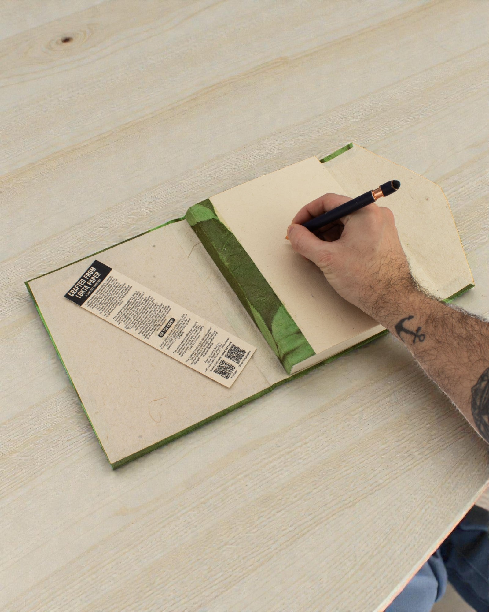 Lokta markáns virágmintás jegyzetfüzet – nagy (21x15cm) – 45 lap – könyvjelzővel – mohazöld