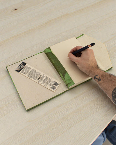 Lokta markáns virágmintás jegyzetfüzet – nagy (21x15cm) – 45 lap – könyvjelzővel – mohazöld