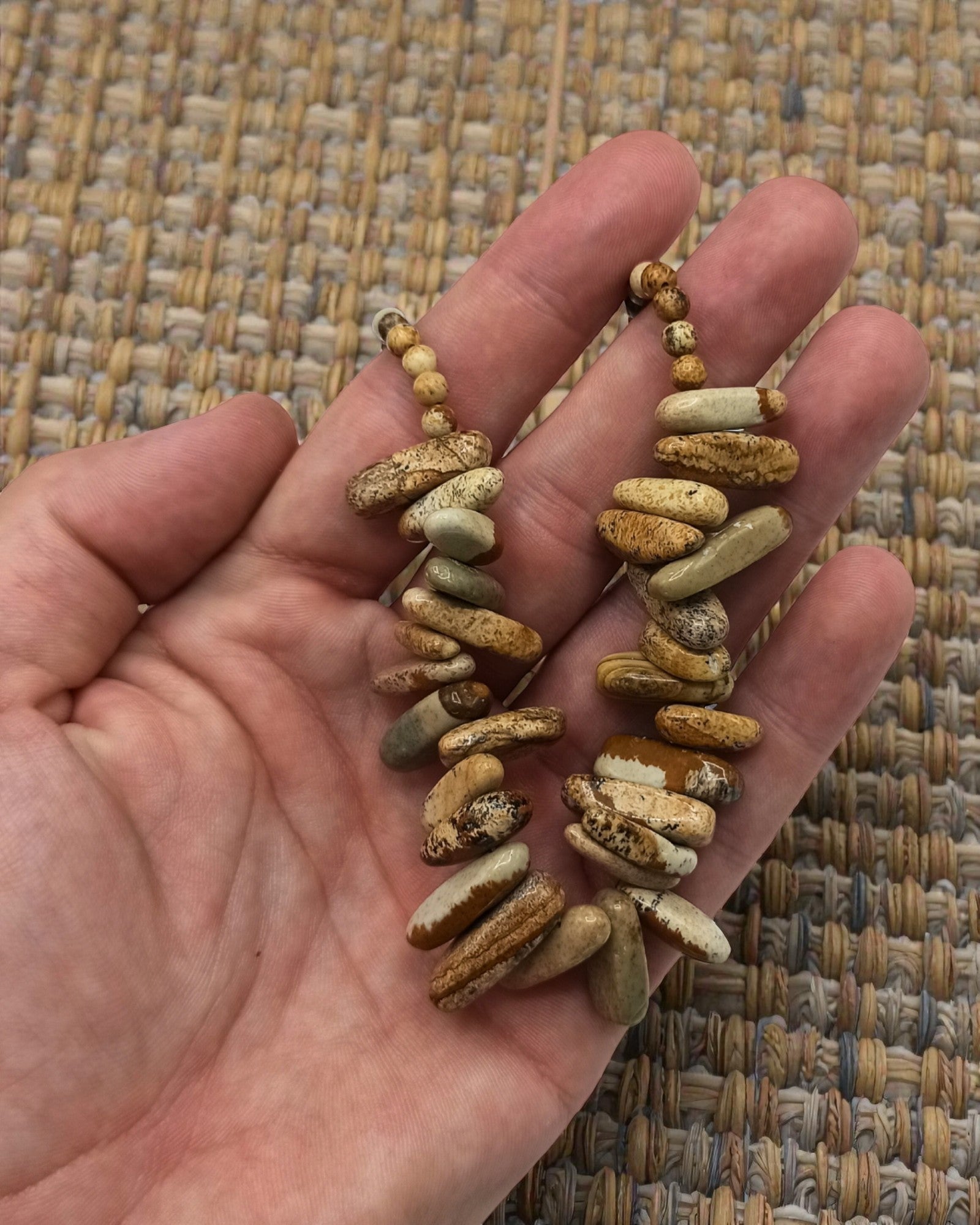 Ziemska Opowieść – Naszyjnik z Długich Kamieni z Jaspisu Obrazkowego