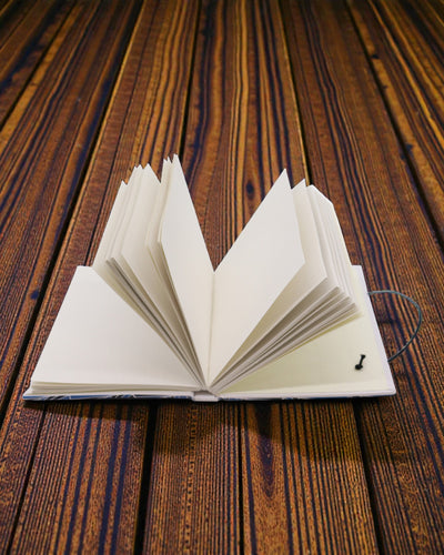 Hullámok együtt – kis jegyzetfüzet pánttal és kókuszgombbal 18 × 12,5 cm, 200 oldal