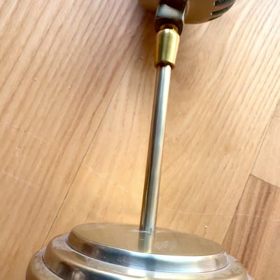 Retro mikrofon szobor gravírozással személyre szabható, aranyszínű, 25 cm