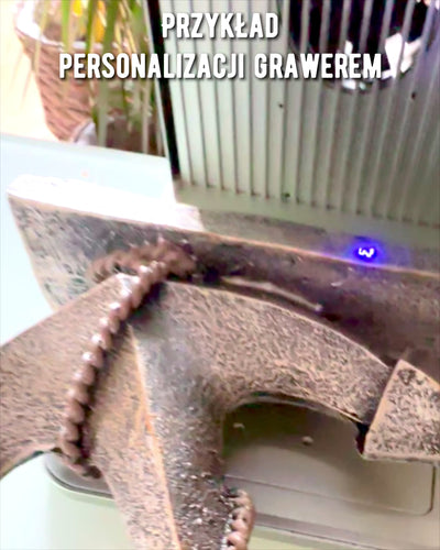 Rusztikus Horgony Szobor Gyantából - "Tengeri Legenda", horgony személyre szabás gravírozással