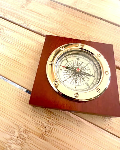 Kompasz „Navigator2” - Klasszikus Elegancia Rézből és Fából, személyre szabható gravírozással ajándékba