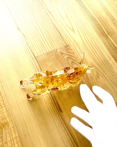 "Złoty Byk" szobor gyantából, átlátszó design, testreszabási lehetőség