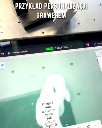 Elegáns Kapcsolat - Kis Dekoratív Szobrocska Gravírozási Lehetőséggel - fehér szín