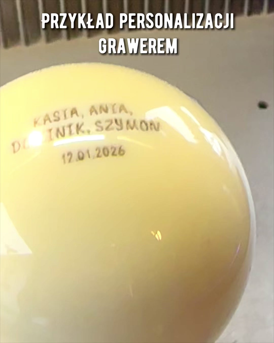 Biliárdgolyó réz talapzaton, személyre szabható gravírozással ajándékba