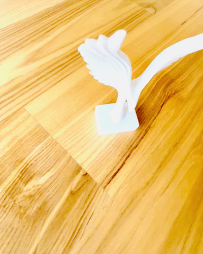 Elegáns Angyalszárny Szobor 15 cm magasság – "Szárnyas Őrzők", gravírozással személyre szabható ajándék, testreszabás, 2 színváltozat