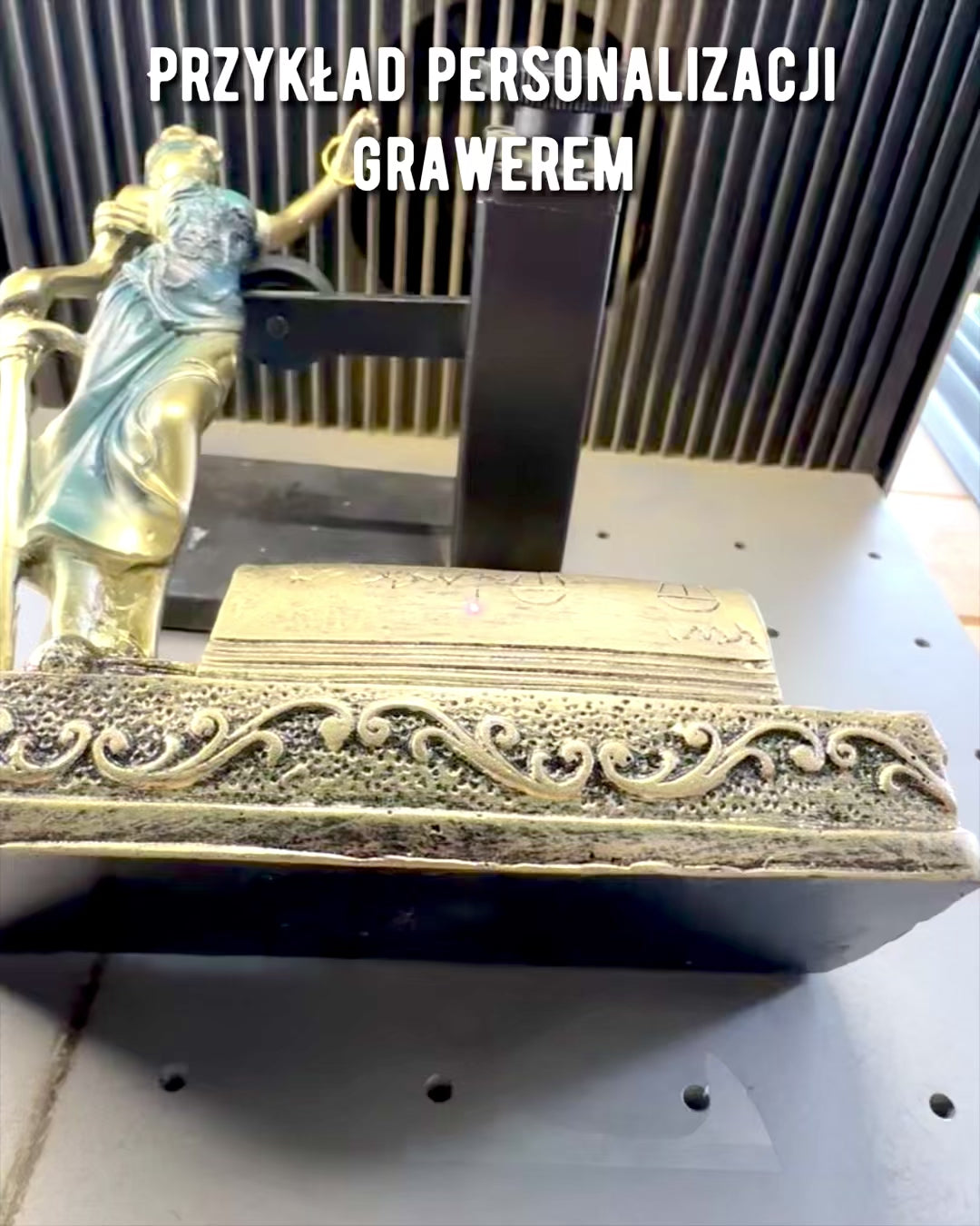 Statuetka "Justicia 2" - Bogini Sprawiedliwości  – Artystyczna Dekoracja na Półkę, Rzemiosło z Żywicy, personalizacja grawerem