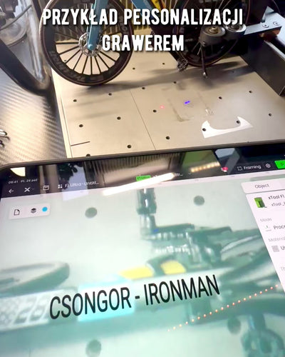 Miniatűr Triatlon Kerékpár Modell „SpeedStorm 1.2” személyre szabás gravírozással ajándékba