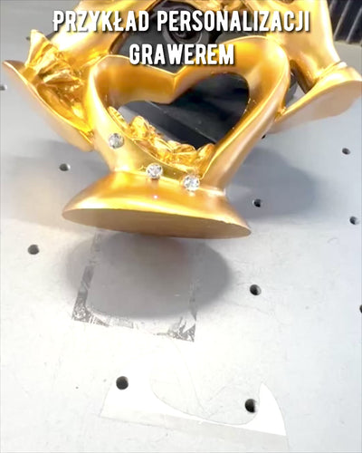 "A Szeretet Érintése" figura, 10 cm magas, Gravírozási lehetőséggel ajándékba