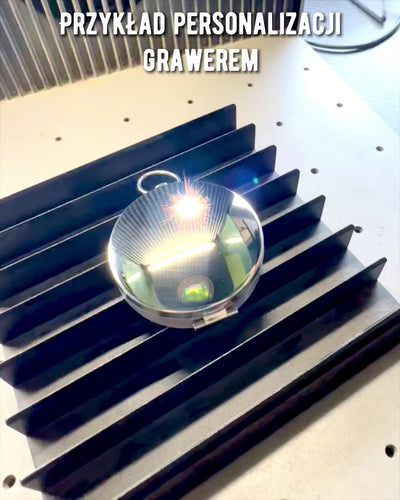 Vízálló Réz Iránytű Világító Hatással - Szükséges Túrázáshoz és Kempingezéshez, személyre szabható gravírozással