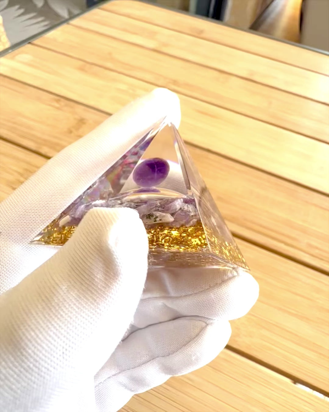 Piramidka Energetyczna "Amethyst Star" orgonitowa z kryształkami ametystyu