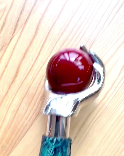 "Királyi Kéz" sétabot – kézzel készített, természetes bőrrel, gravírozással személyre szabható