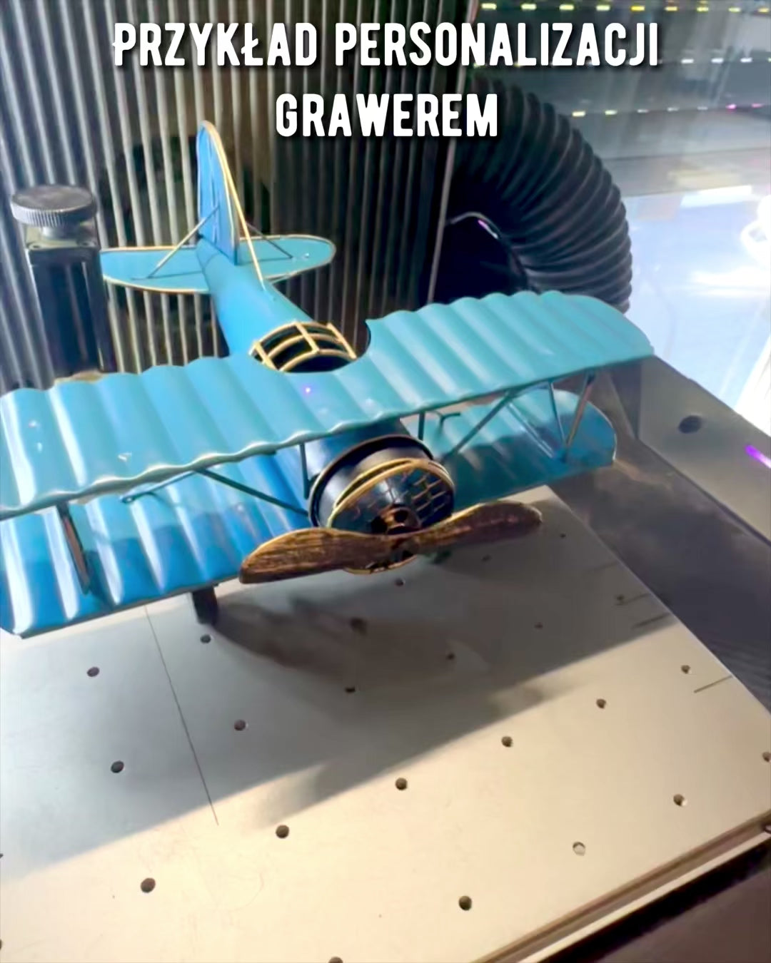 Fém repülőgép modell Blue Baron – retro, ajándékba, gravírozási lehetőséggel