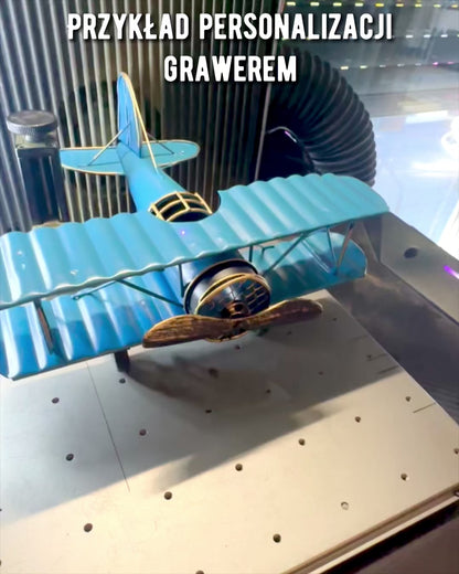 Fém repülőgép modell Blue Baron – retro, ajándékba, gravírozási lehetőséggel