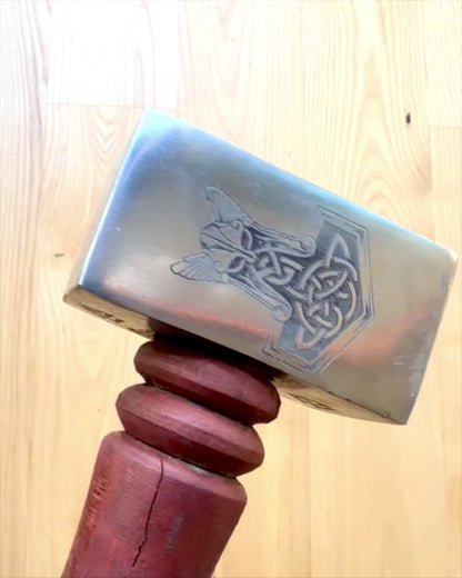 A Skaldrok Mjölnir Kalapácsa – 33 cm, Kézzel Kovácsolt Viking Kalapács Gravírozási Lehetőséggel