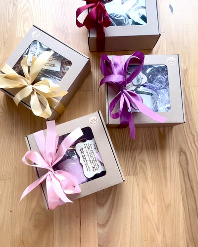 Intenciós szójagyertya ametiszttel – nyugalom, harmónia és tisztulás, 250 ml, személyre szabható ajándéknak