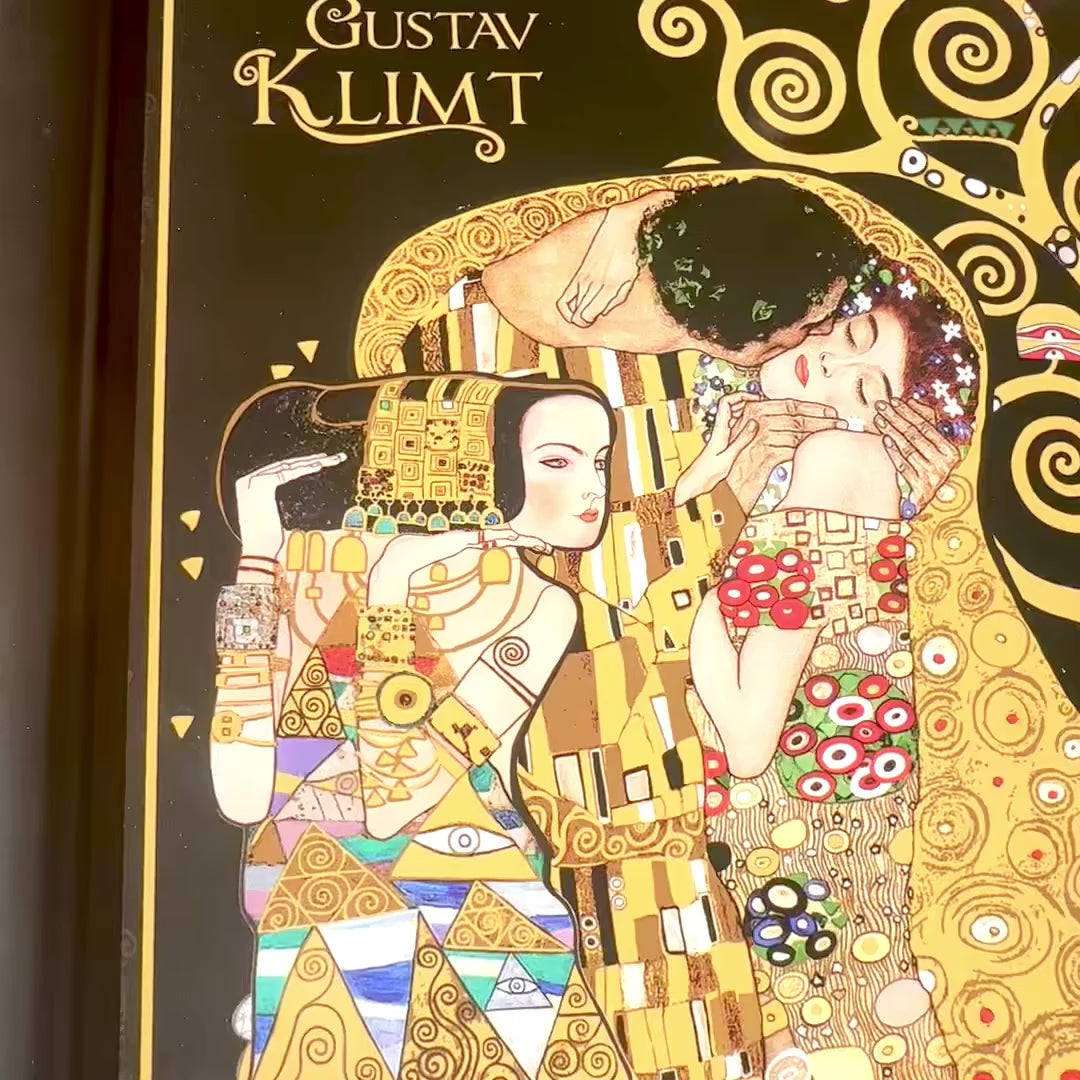 Podstawka pod laptopa G. Klimt, Kolaż (CARMANI) z możliwością personalizacji grawerem, idealna na prezent, wymiary 30.5x40.5cm, stylowa i wygodna do pracy na kolanach