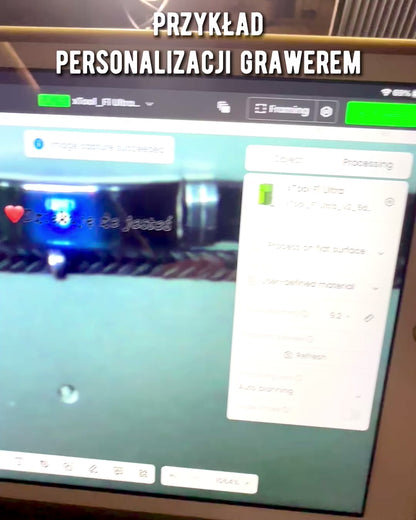 Férfi Karkötő PU Bőrből és Rozsdamentes Acélból Gravírozási Lehetőséggel – Két Színváltozatban Elérhető