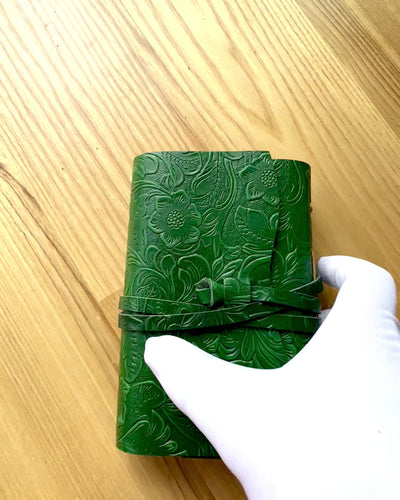 "Elegancia Természet" Prémium Bőr Jegyzetfüzet - 200 oldal, 120g, jegyzetfüzet, vázlatfüzet, 2 választható szín, személyre szabás gravírozással