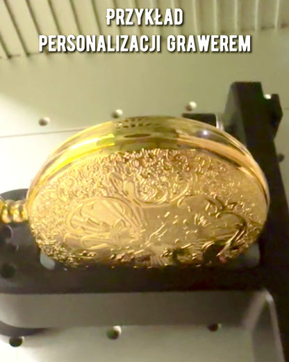 Arany színű Vintage Stílusú Zsebóra Faragásokkal – Elegáns Férfi Kiegészítő, Ideális Ajándékötlet