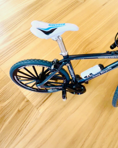 "SpeedMaster" Miniatűr Fém Modell Piros Kerékpár személyre szabás gravírozással ajándékba, 2 színváltozatban