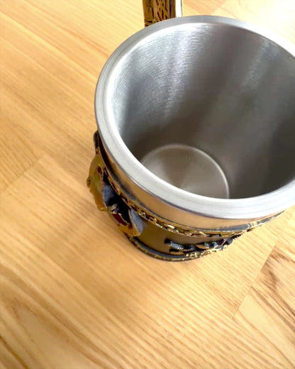 Karnawałowy Kufel Wojownika - 600 ml, 16 cm magasság, személyre szabható gravírozással ajándékba
