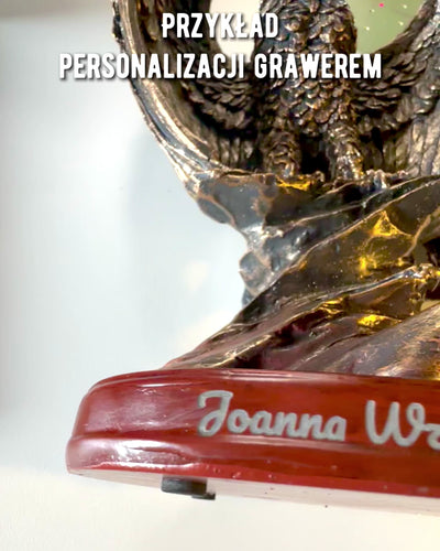 Dekoratív Szobor "Repülő Sas" – Az Erő és Szabadság Fenséges Szimbóluma