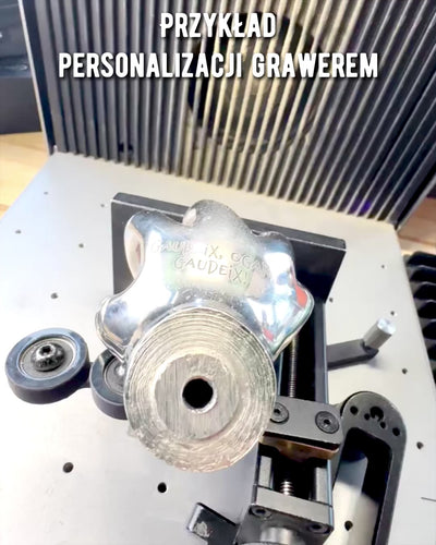 "Királyi Kéz" sétabot – kézzel készített, természetes bőrrel, gravírozással személyre szabható