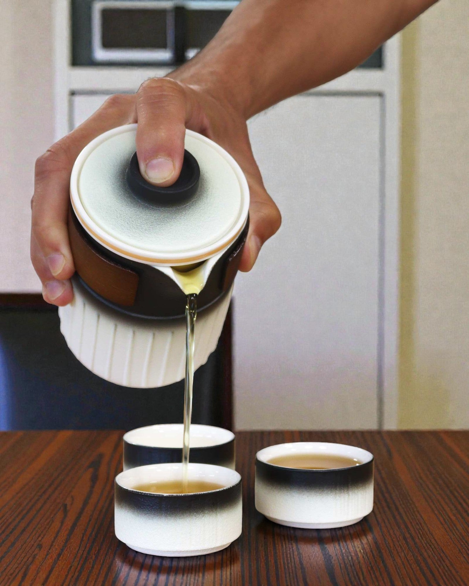 Három barát utazása – Turisztikai kerámia készlet teáskannával és 3 csészével