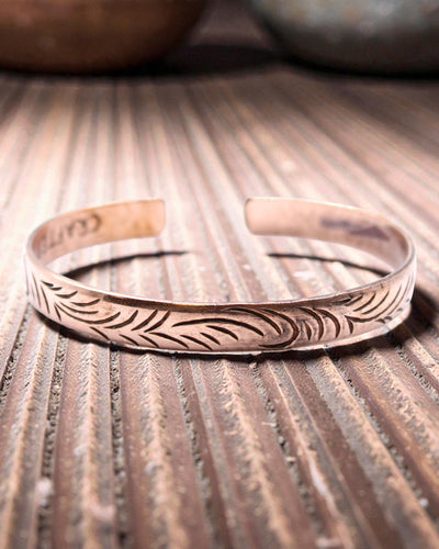 Tibeti a természet energiája réz karkötő – Keskeny indák