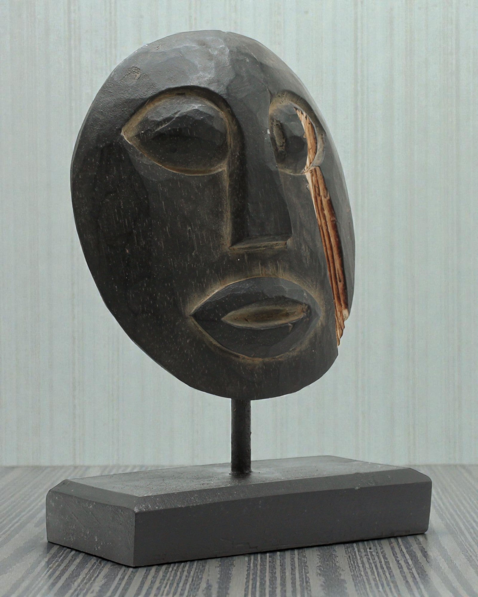 Timorska Maska Strażnik Przodków 27x20 cm – Czarna